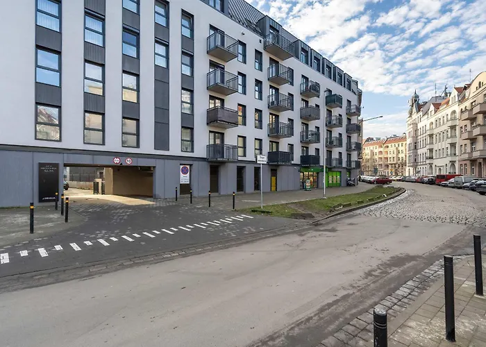 Cosy With Balcony By Renters *