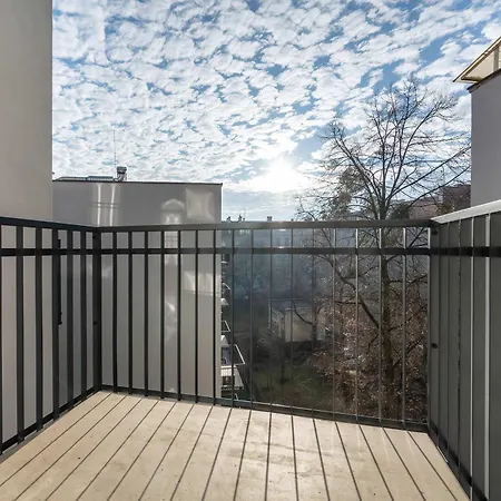 Apartment Cosy With Balcony By Renters *