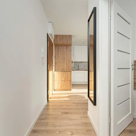 Cosy With Balcony By Renters Апартаменты *