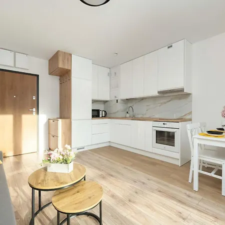 Cosy With Balcony By Renters *