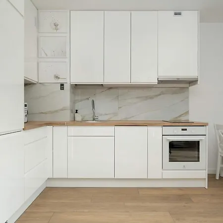 Apartment Cosy With Balcony By Renters *