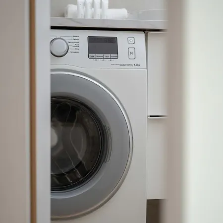 Cosy With Balcony By Renters