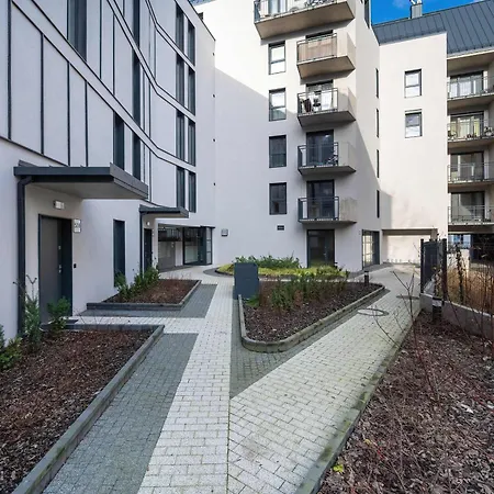 Cosy With Balcony By Renters