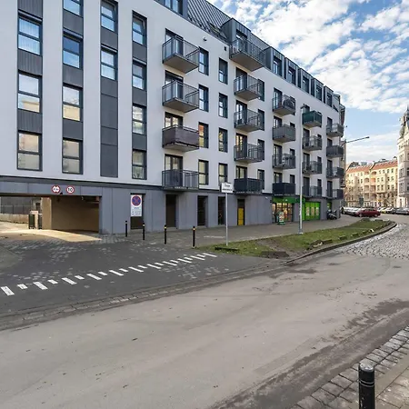 Cosy With Balcony By Renters *