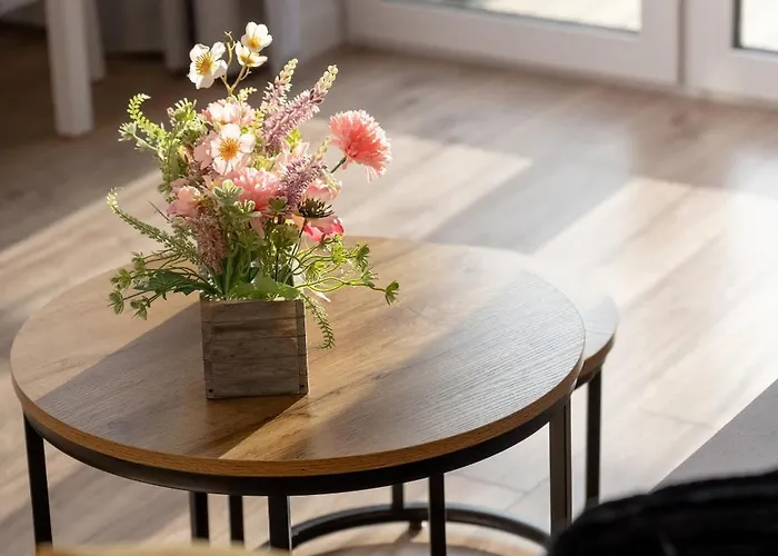 Cosy With Balcony By Renters Apartamento Breslavia