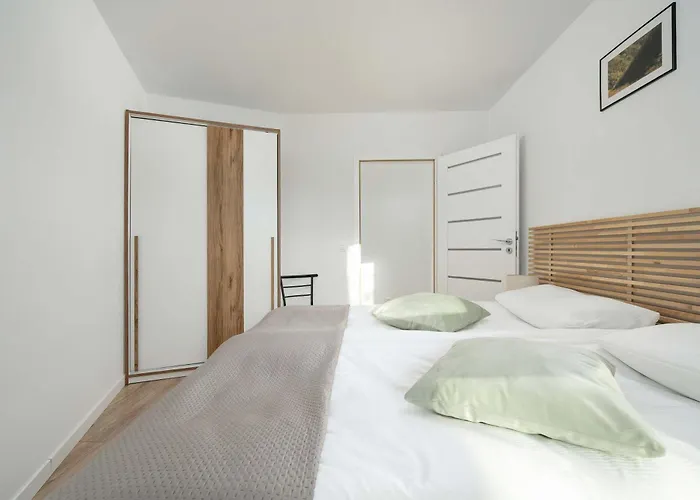 Cosy With Balcony By Renters Apartamento