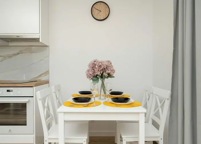 Cosy With Balcony By Renters Apartamento *