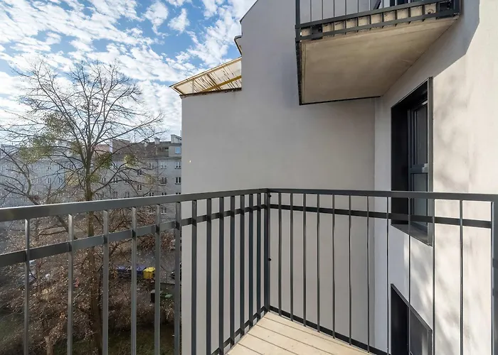 Apartamento Cosy With Balcony By Renters