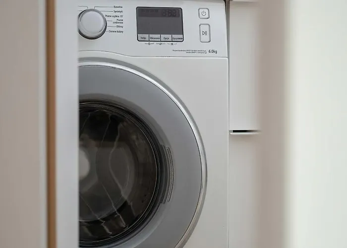 Cosy With Balcony By Renters